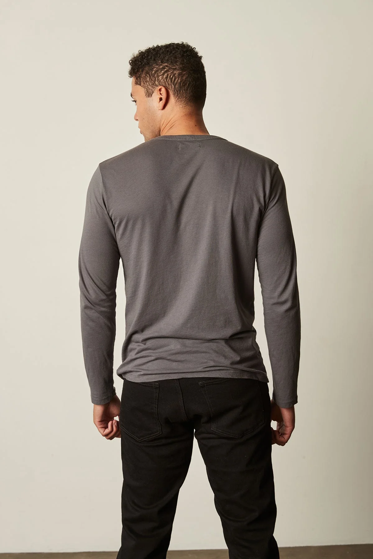 ALVARO HENLEY - Image 3