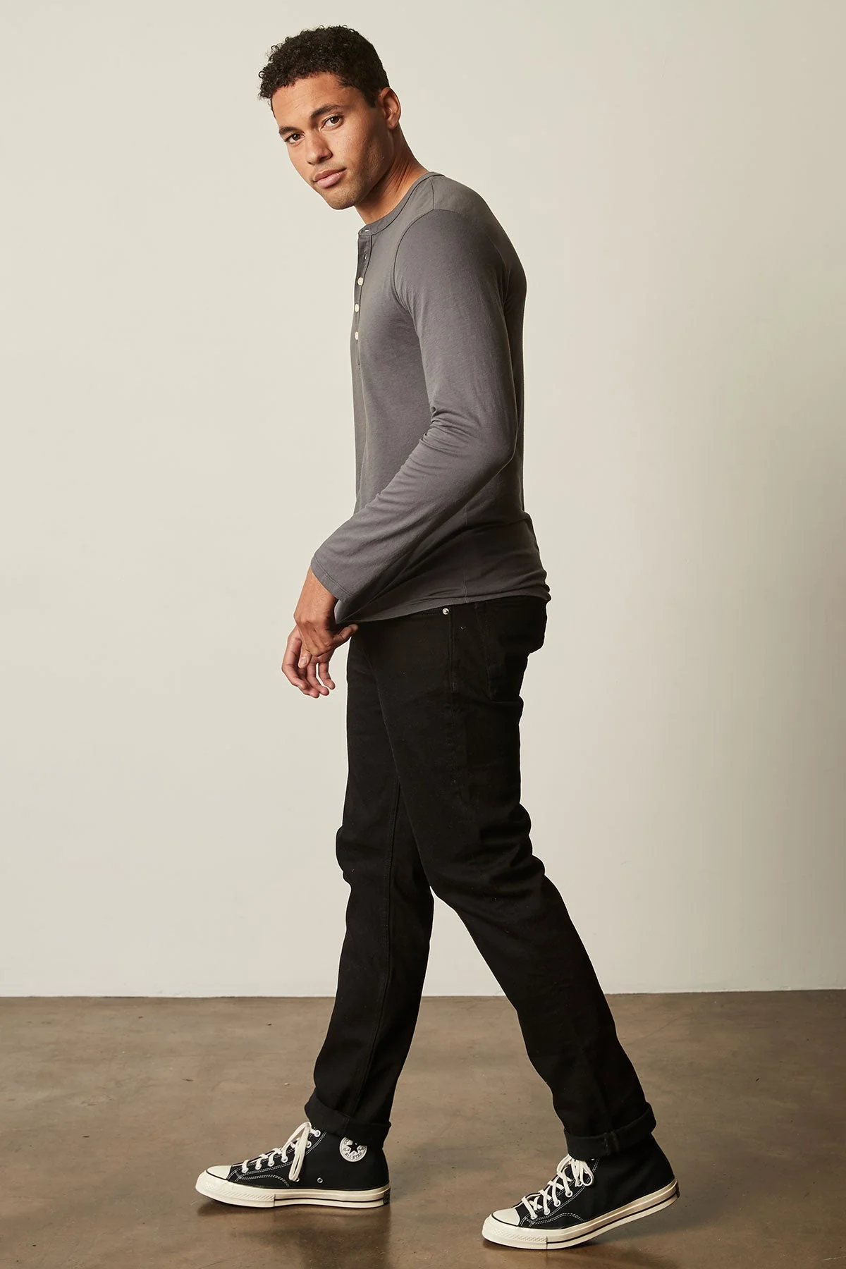 ALVARO HENLEY - Image 5