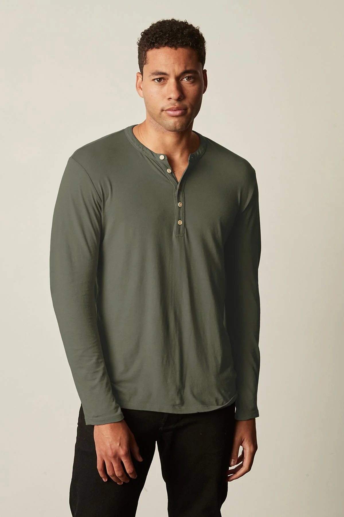 ALVARO HENLEY - Image 6