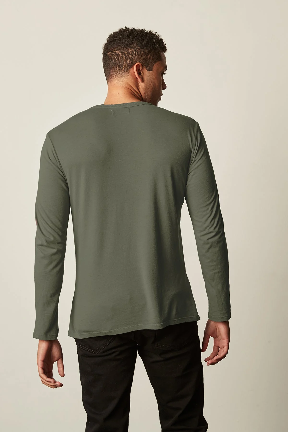 ALVARO HENLEY - Image 7