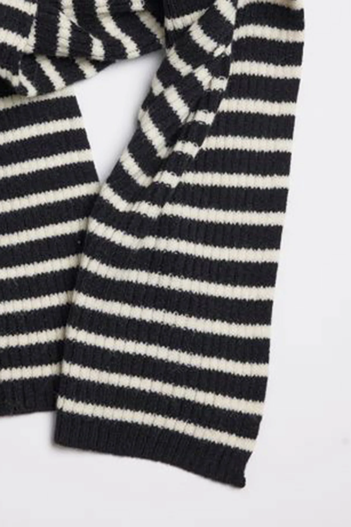 BOLTON STRIPE SCARF - Image 4
