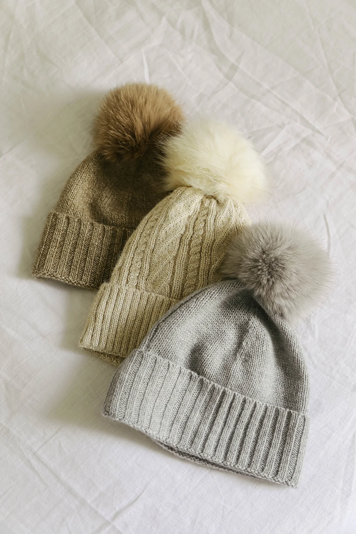 CLASSIC CABLE LINED POM BEANIE - Image 3