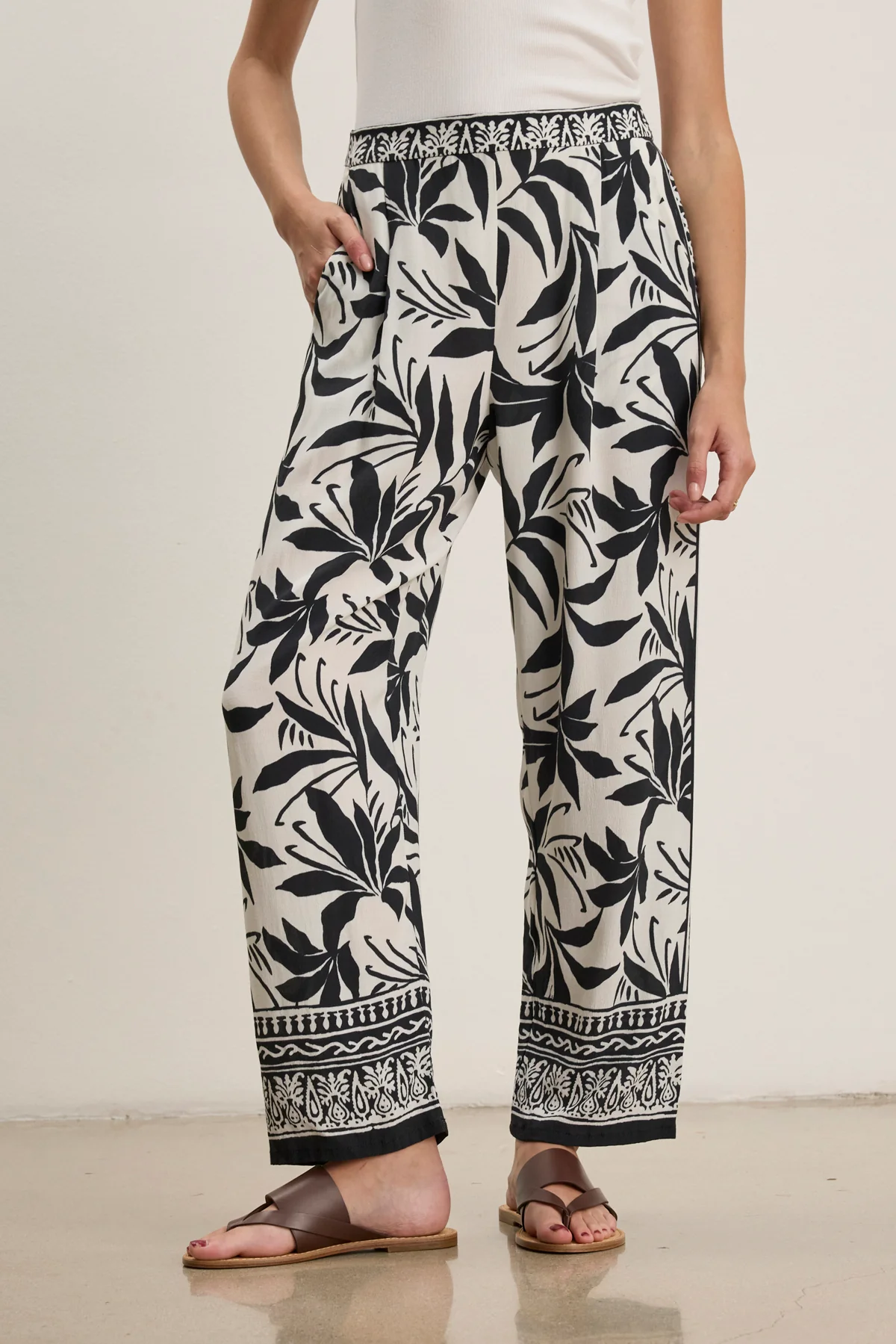 CLAUDIA PANT - Image 3