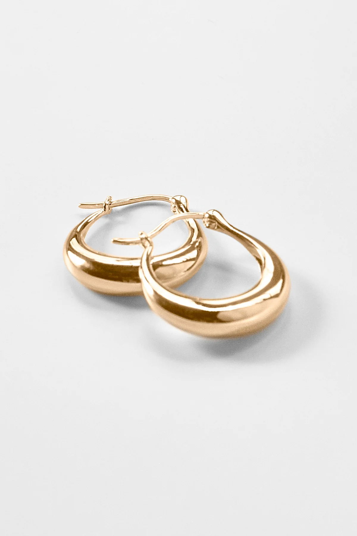 HENDRY HOOP EARRINGS BY THATCH - Image 2