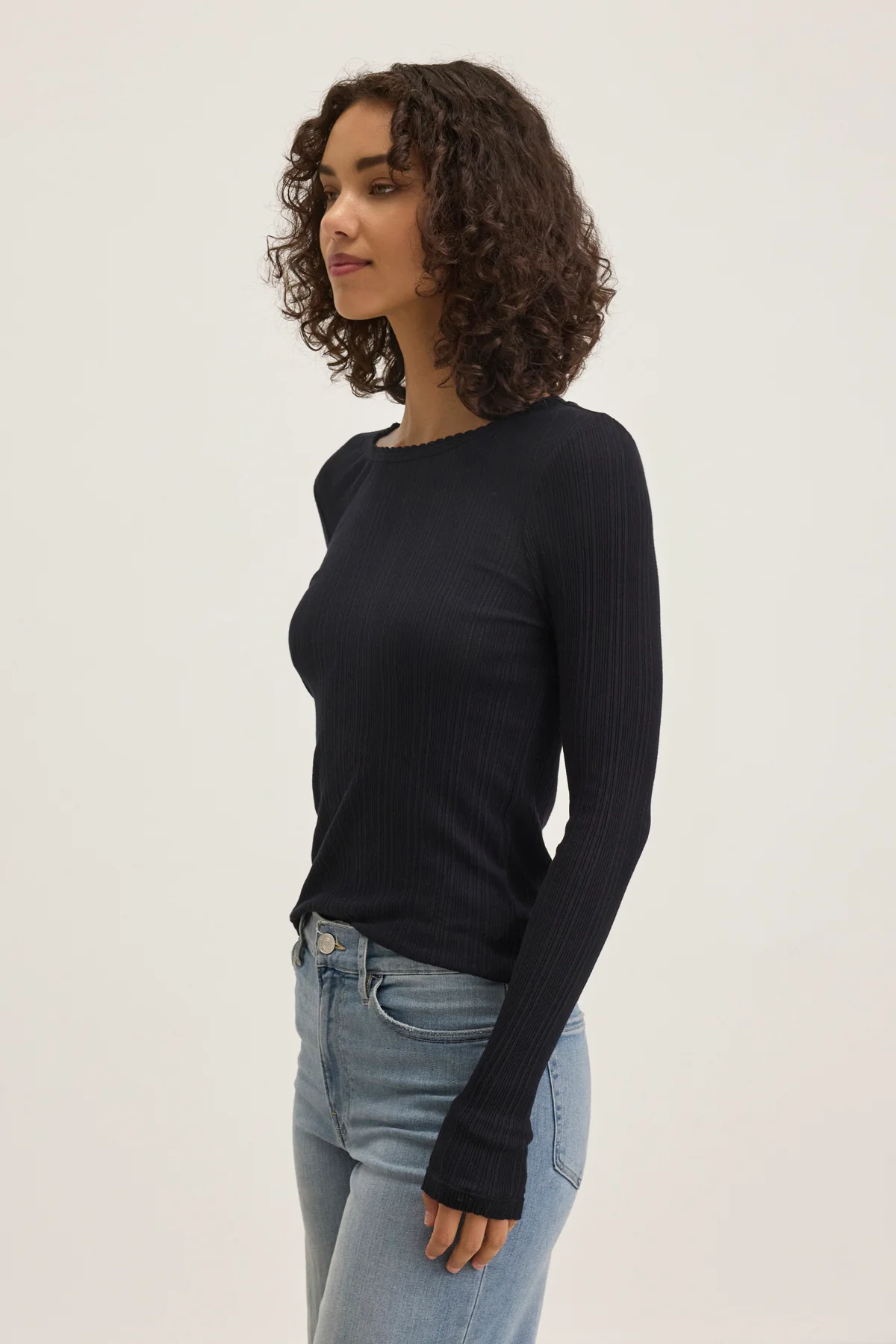MAURI POINTELLE TEE - Image 8