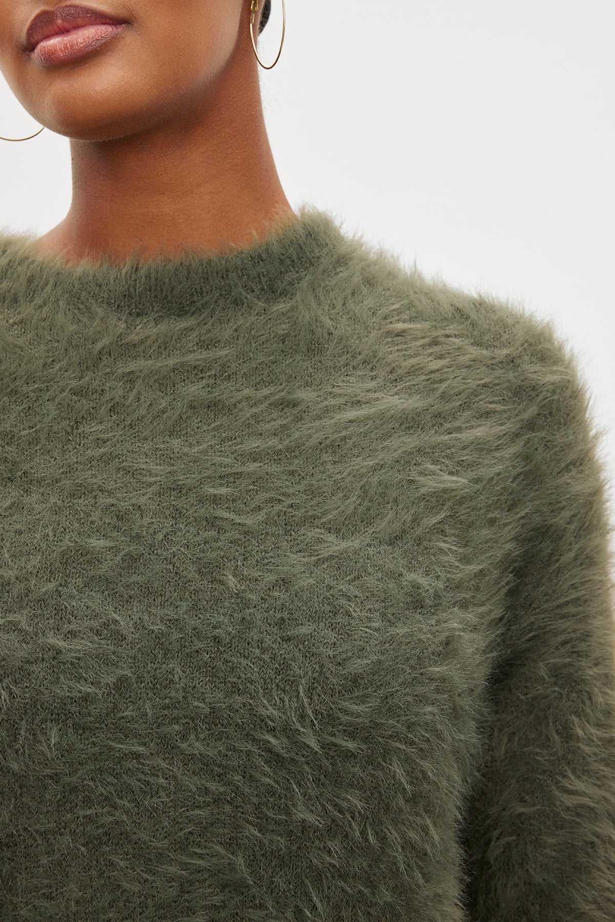 RAY FEATHER YARN CREW NECK SWEATER - Image 2